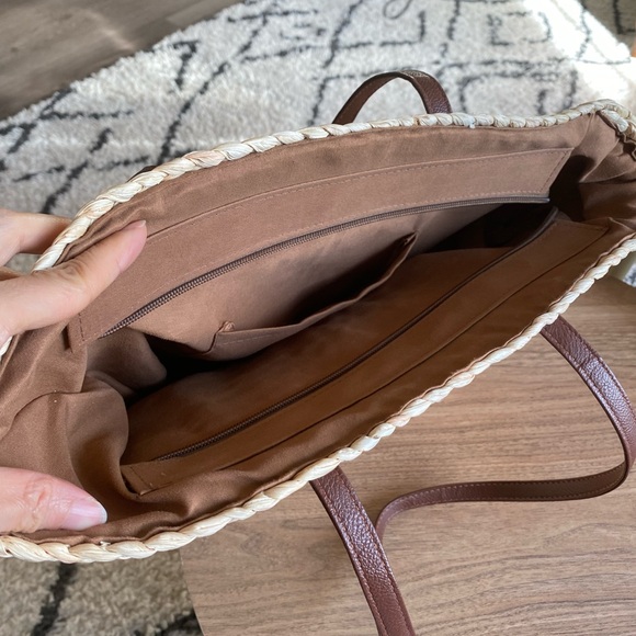 Large Parisian vibe basket straw tote with zipper - Picture 7 of 8